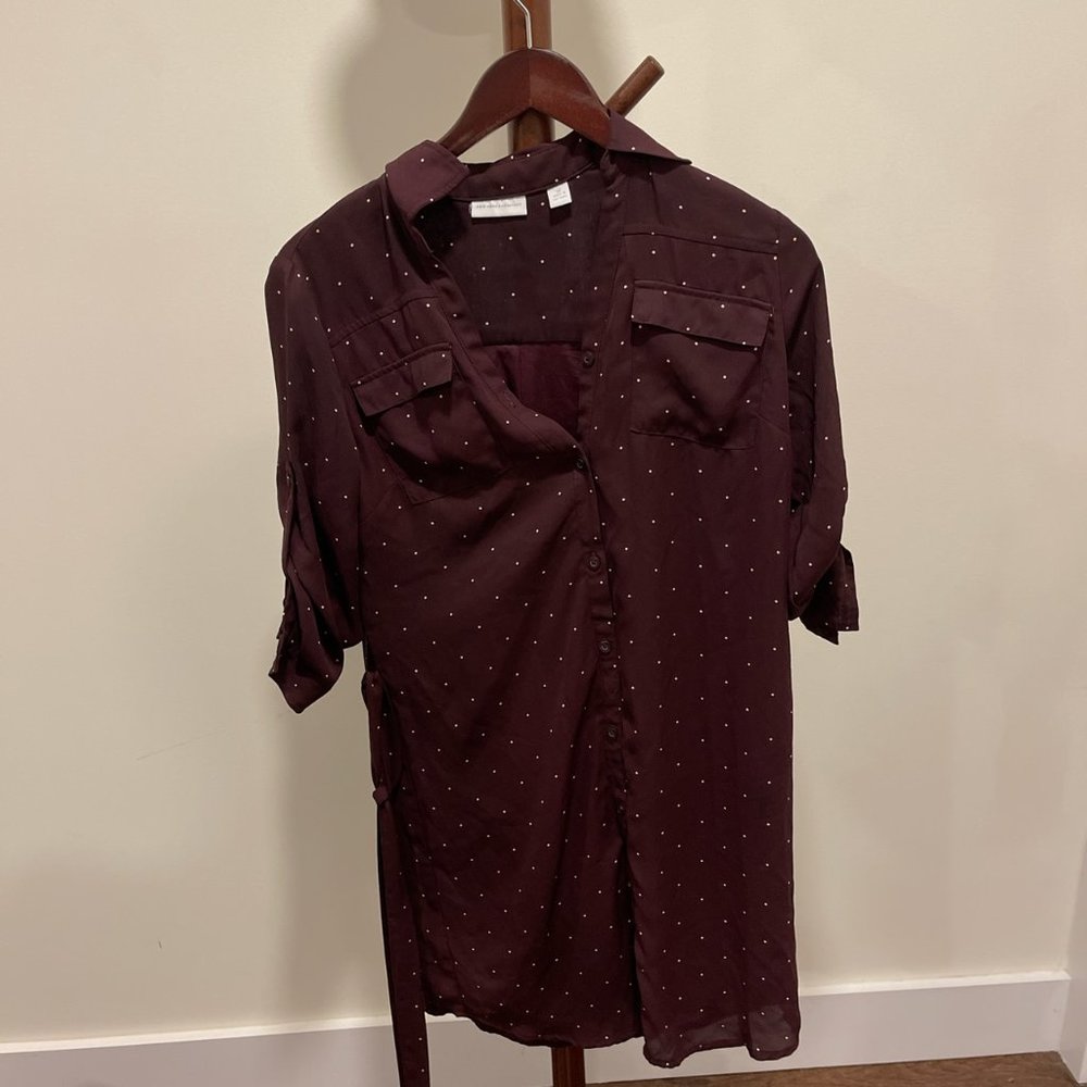 New York & Company Wine Dotted Button Shirt, Size US XS